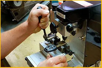 Miami Master Locksmith Miami, FL 305-894-9383 - automotive-keys-cut