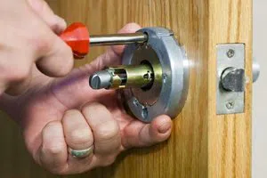 Miami Master Locksmith Miami, FL 305-894-9383 - lock-replace
